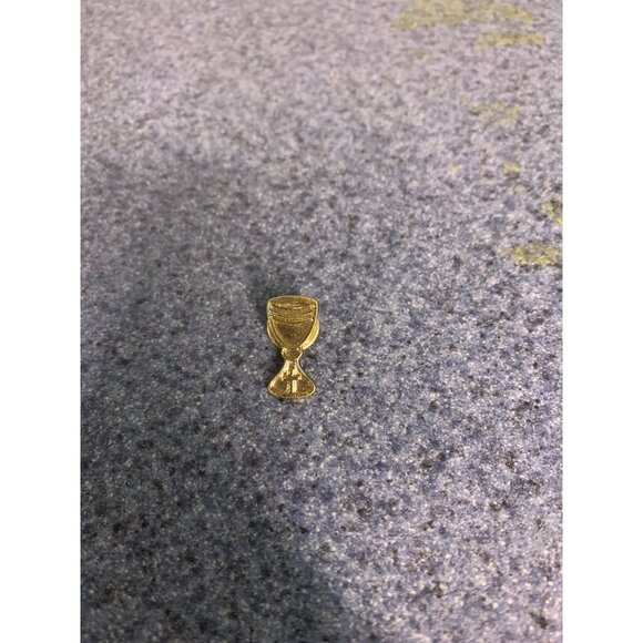 First holy communion gold color pin chalice with cross - Picture 1 of 1